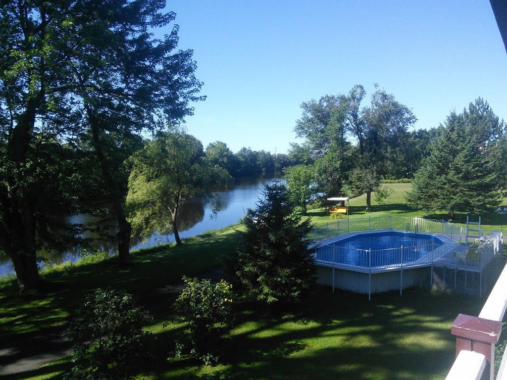 Motel Chalets Lyster | 625 Rue Laurier, Lyster, QC G0S 1V0, Canada | Phone: (819) 389-5933