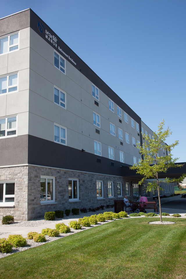 Seacliff Manor Retirement Residence | 30 Seacliff Dr E, Leamington, ON N8H 0E5, Canada | Phone: (519) 326-2624