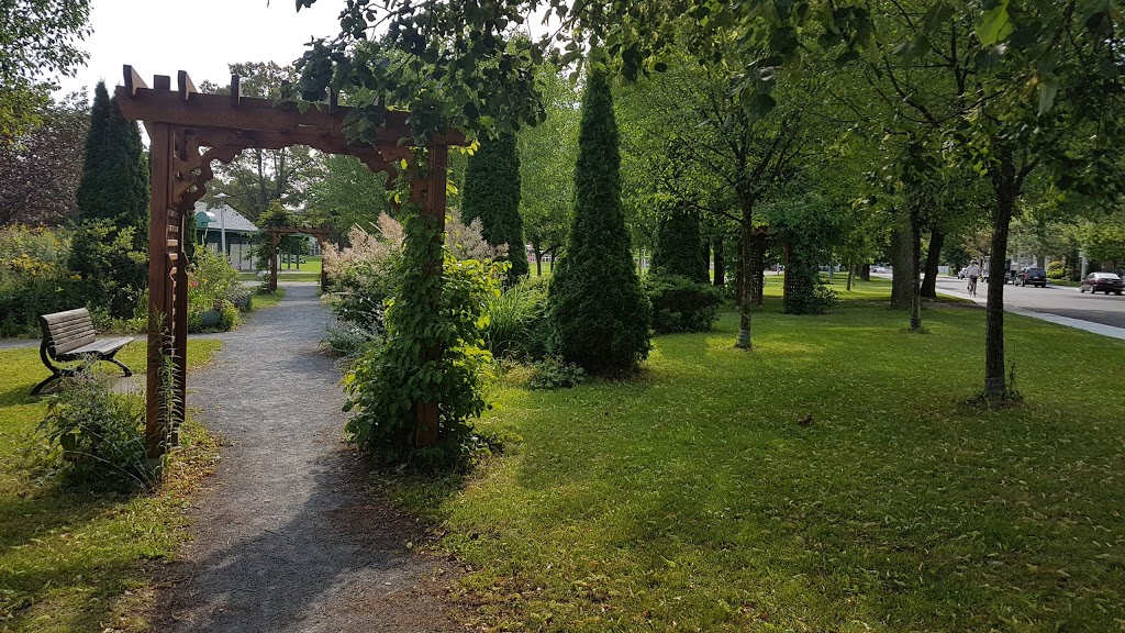 Loyola Park | Côte-Des-Neiges—Notre-Dame-De-Grâce, Montreal, QC H4V, Canada | Phone: (514) 868-4012