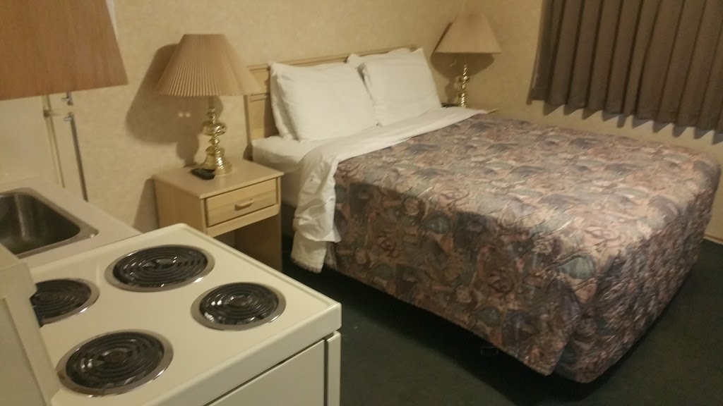 Shoreline Resort | 926 Lakeshore Dr W, Penticton, BC V2A 1C1, Canada | Phone: (866) 898-5219
