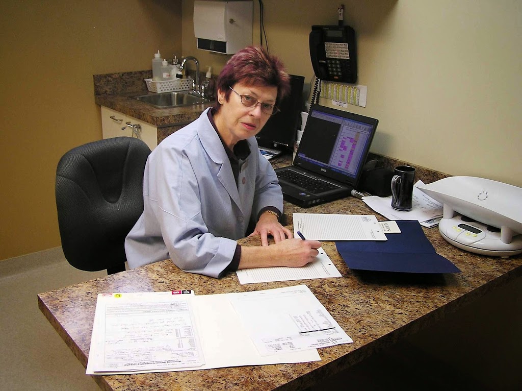 Aesops Veterinary Care | 260 St Annes Rd, Winnipeg, MB R2M 3A4, Canada | Phone: (204) 487-4744