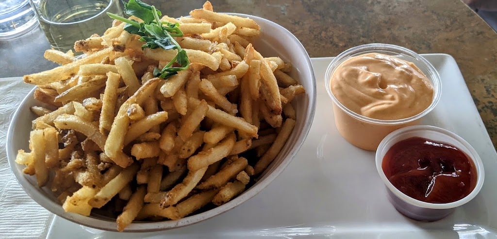 Paddlewheeler Pub | 810 Quayside Dr #126, New Westminster, BC V3M 6B9, Canada | Phone: (604) 524-1894