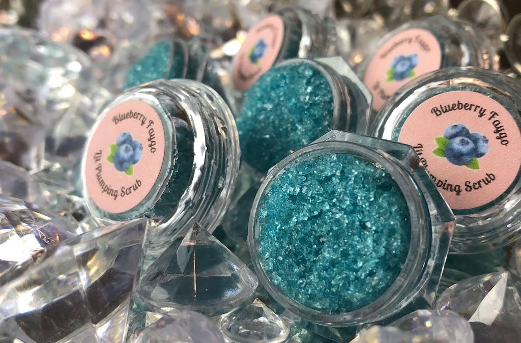 Lit Lips | 83 Dressage Trl, Cambridge, ON N3E 0C1, Canada | Phone: (647) 679-1703