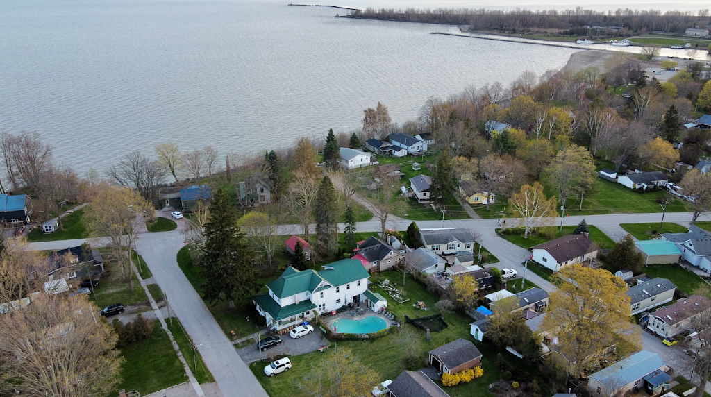 Cozy Corner Retreat | 13 Victoria St, Port Burwell, ON N0J 1T0, Canada | Phone: (519) 777-6778