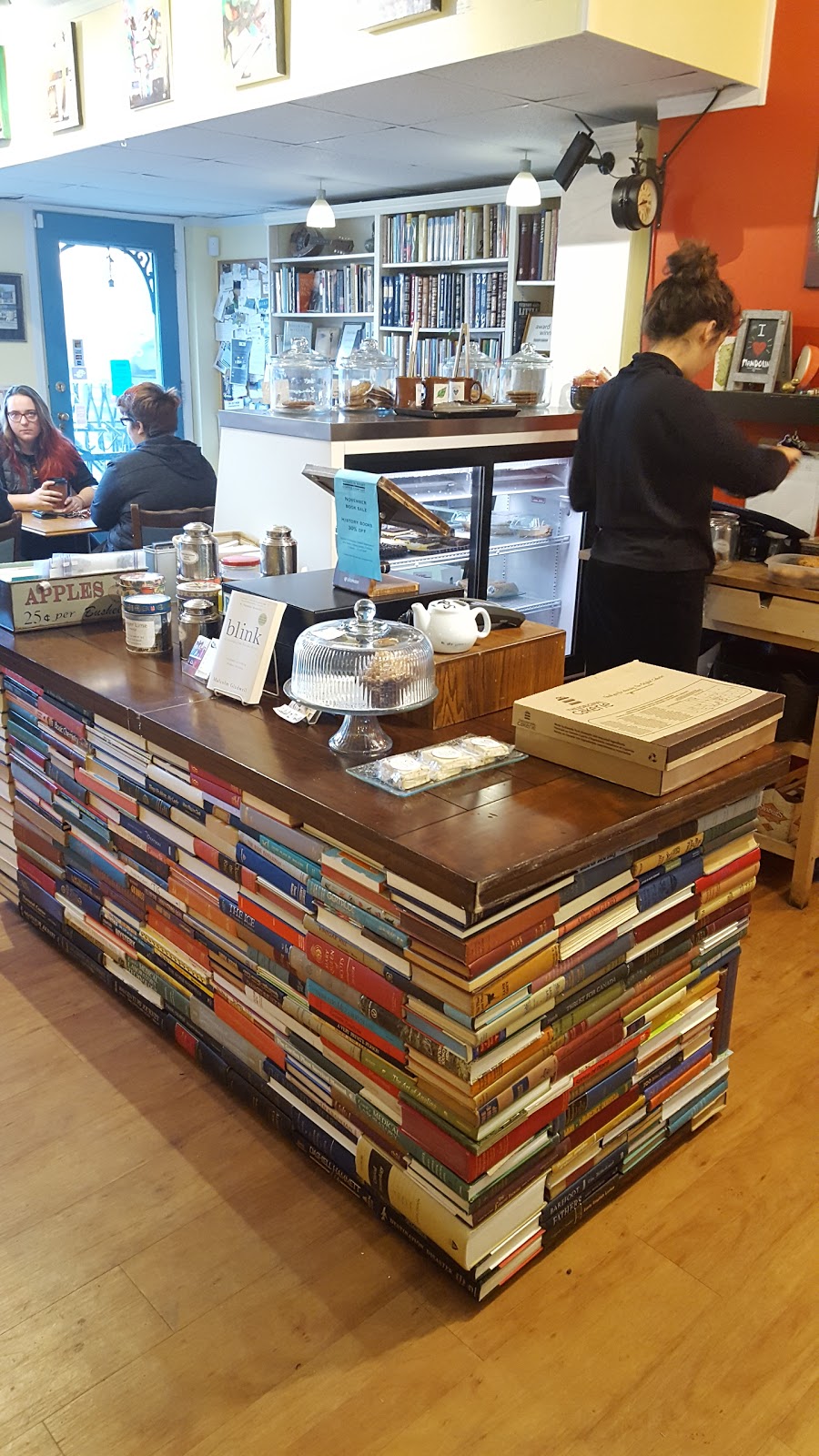 Mandolin Books & Coffee Company 6419 112 Ave NW, Edmonton, AB T5W 0N9