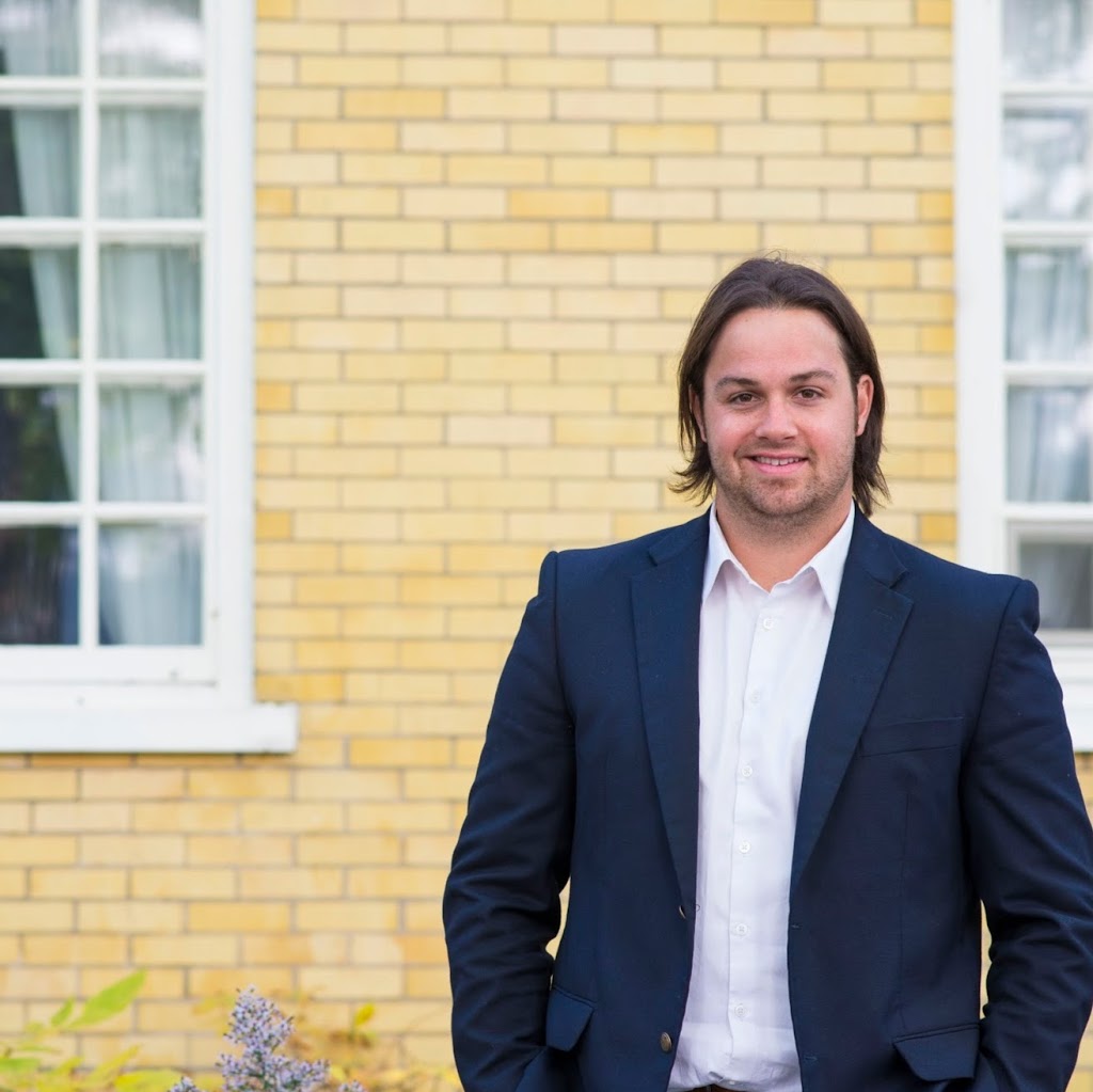 Louis-Charles Hallé Courtier Immobilier RE/MAX | 1740 Avenue Bardy, Québec, QC G1J 4R8, Canada | Phone: (418) 956-6262