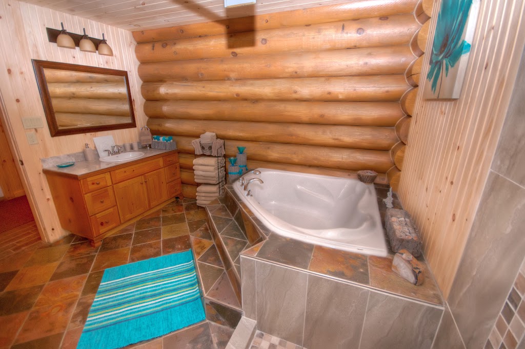 Le Chalet Bois Rond Relax | 46 Rue Ceinture du Lac, Saint-Tite-des-Caps, QC G0A 4J0, Canada | Phone: (418) 823-1184