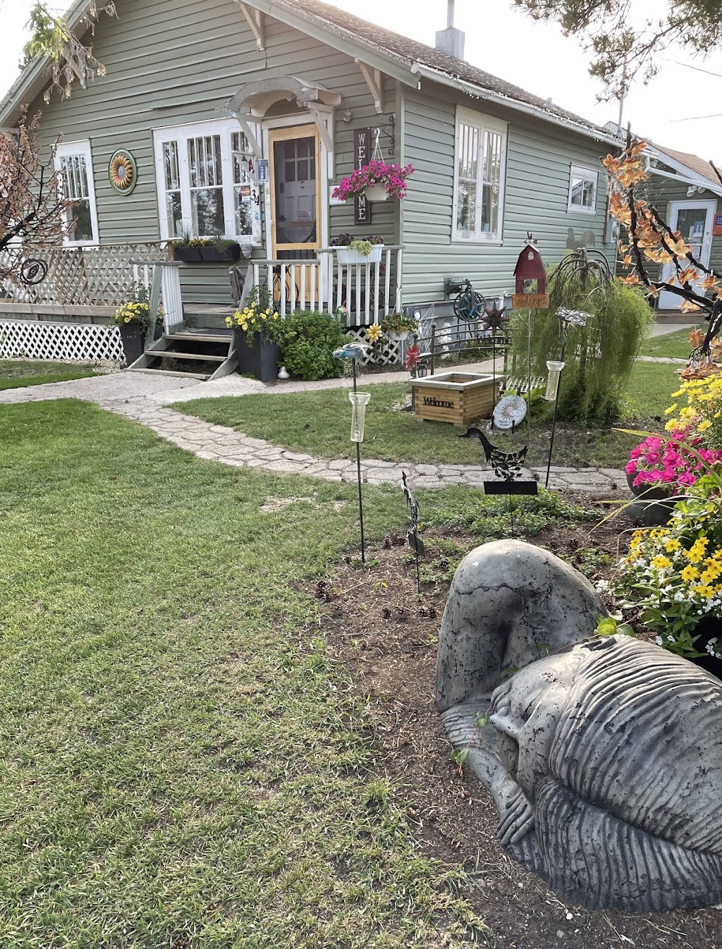Tree House Treasures | 34 1 St N, Saint Benedict, SK S0K 3T0, Canada | Phone: (306) 289-2001