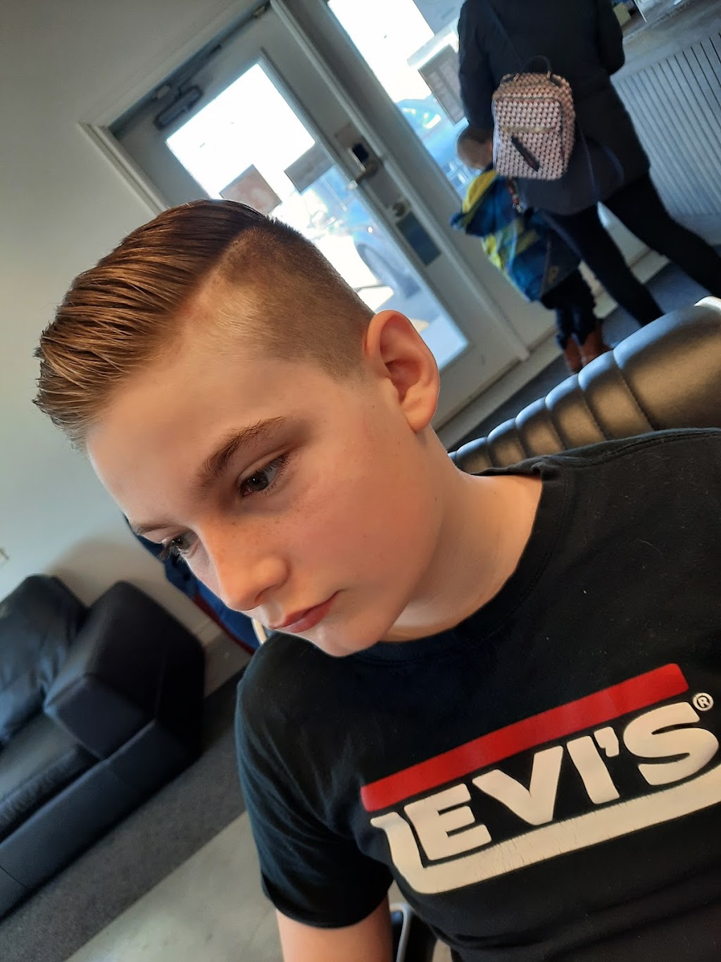 Barbier lunité335 | 403 Rue Saint-Isidore, Saint-Lin - Laurentides, QC J5M 2V1, Canada | Phone: (438) 882-6230
