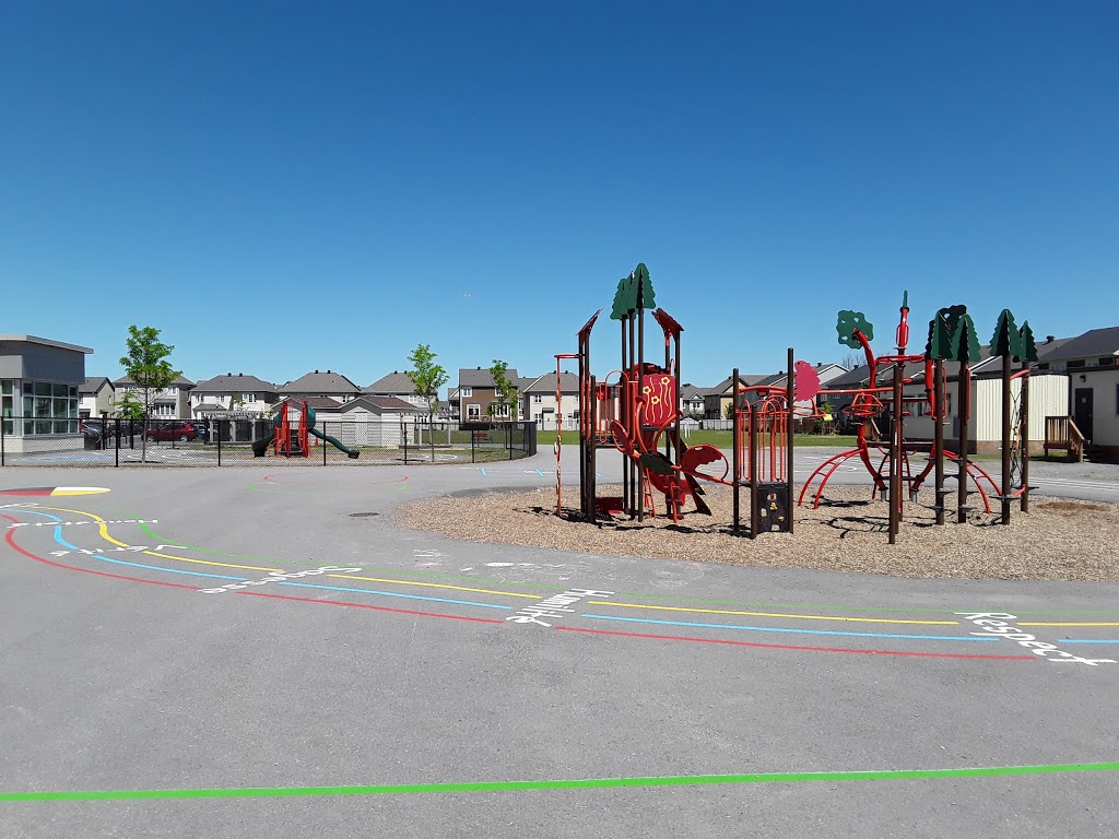 École élémentaire catholique Sainte-Kateri | 2450 River Mist Rd, New Barrhaven, ON K2J 5W5, Canada | Phone: (613) 741-6754