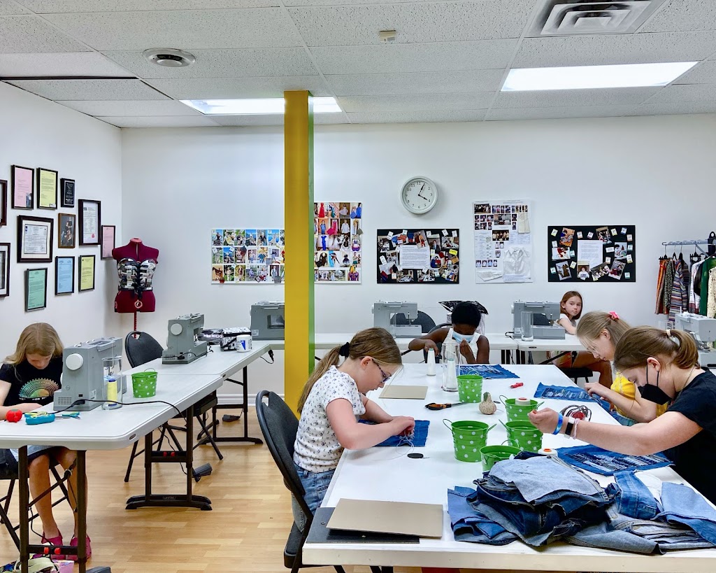 The Green Needle | 3033 Carling Ave Unit 204, Ottawa, ON K2B 7K3, Canada | Phone: (613) 617-4042