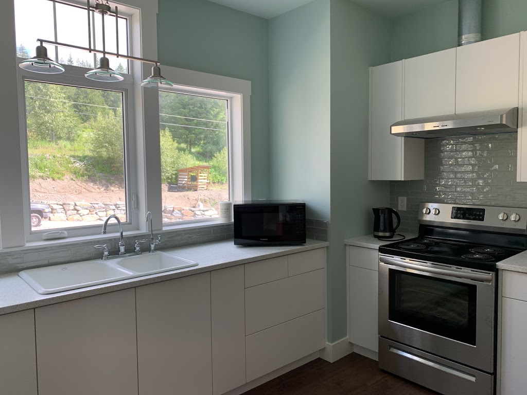 Song Birds Bed & Breakfast | 3828 Parri Rd, Sorrento, BC V0E 2W1, Canada | Phone: (604) 992-2010