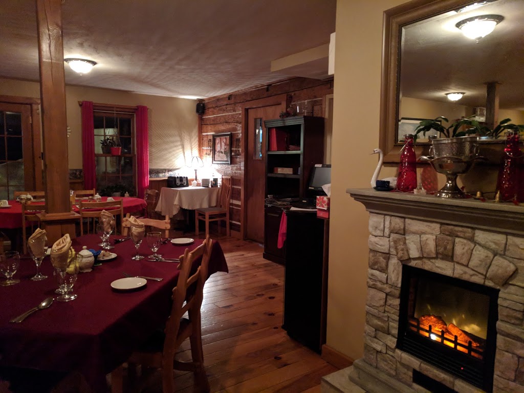 Auberge Aux Toits Rouges | 72 Route Chesham, Notre-Dame-des-Bois, QC J0B 2E0, Canada | Phone: (819) 888-2999