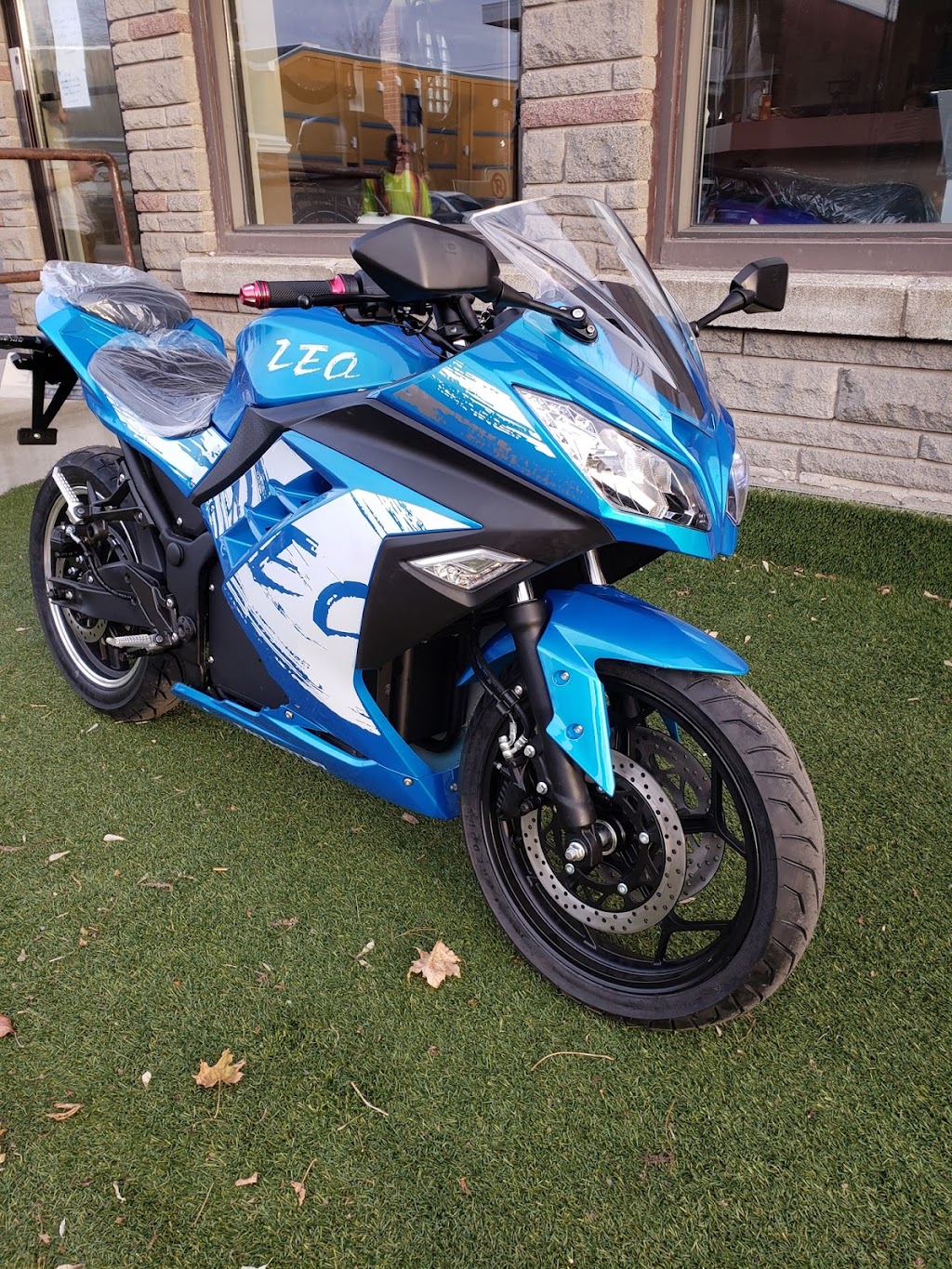 Scoot-E | 180 Rue Saint-Louis, LeMoyne, QC J4R 2L5, Canada | Phone: (450) 671-3438