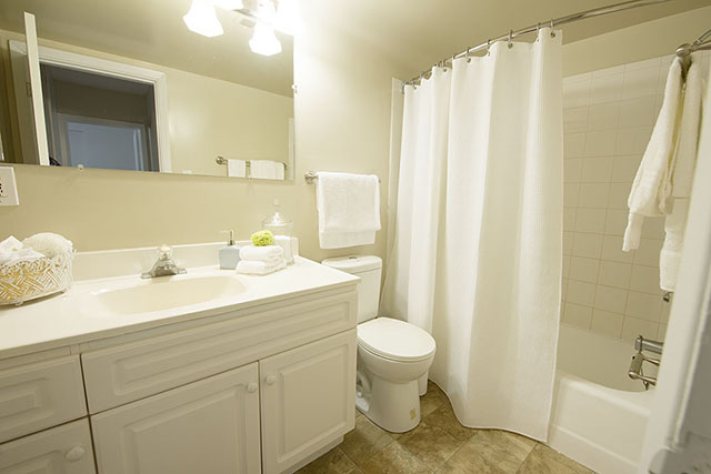 Esplanade Towers (1) | 1 Grosvenor St, London, ON N6A 1Y2, Canada | Phone: (519) 433-6145