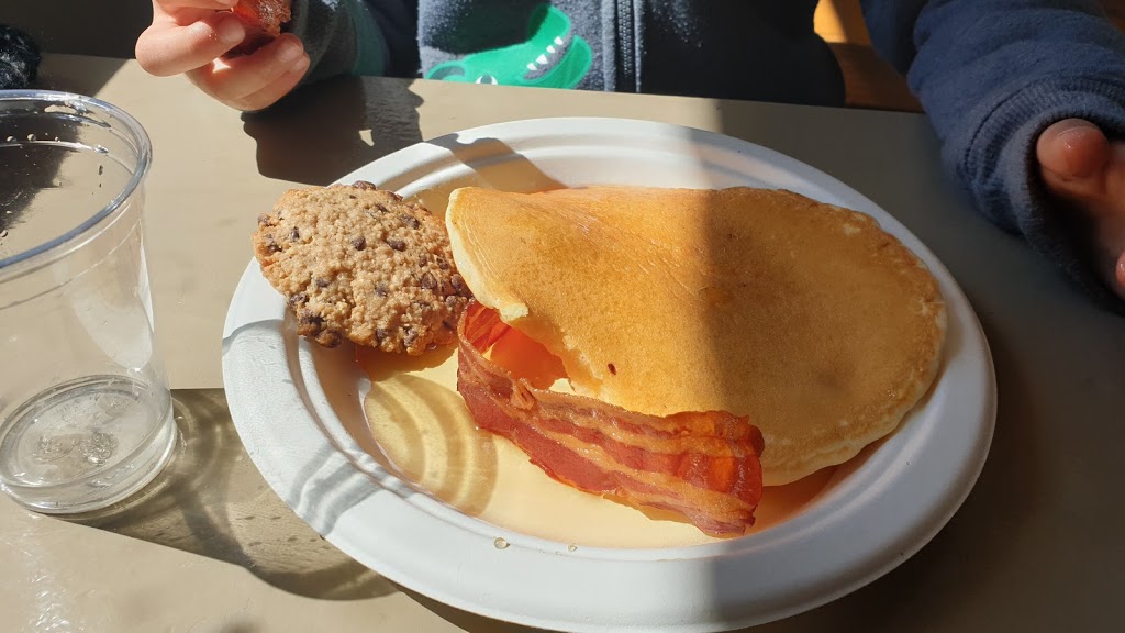 Fultons Pancake House and Sugar Bush | 399 Sugar Bush Rd, Pakenham, ON K0A 2X0, Canada | Phone: (613) 256-3867