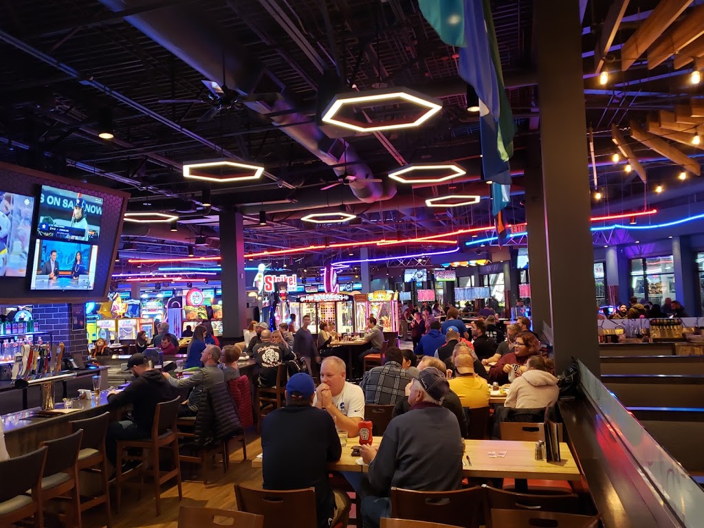 Boston Pizza | 4950 Clifton Hill, Niagara Falls, ON L2G 3N4, Canada | Phone: (905) 358-2750