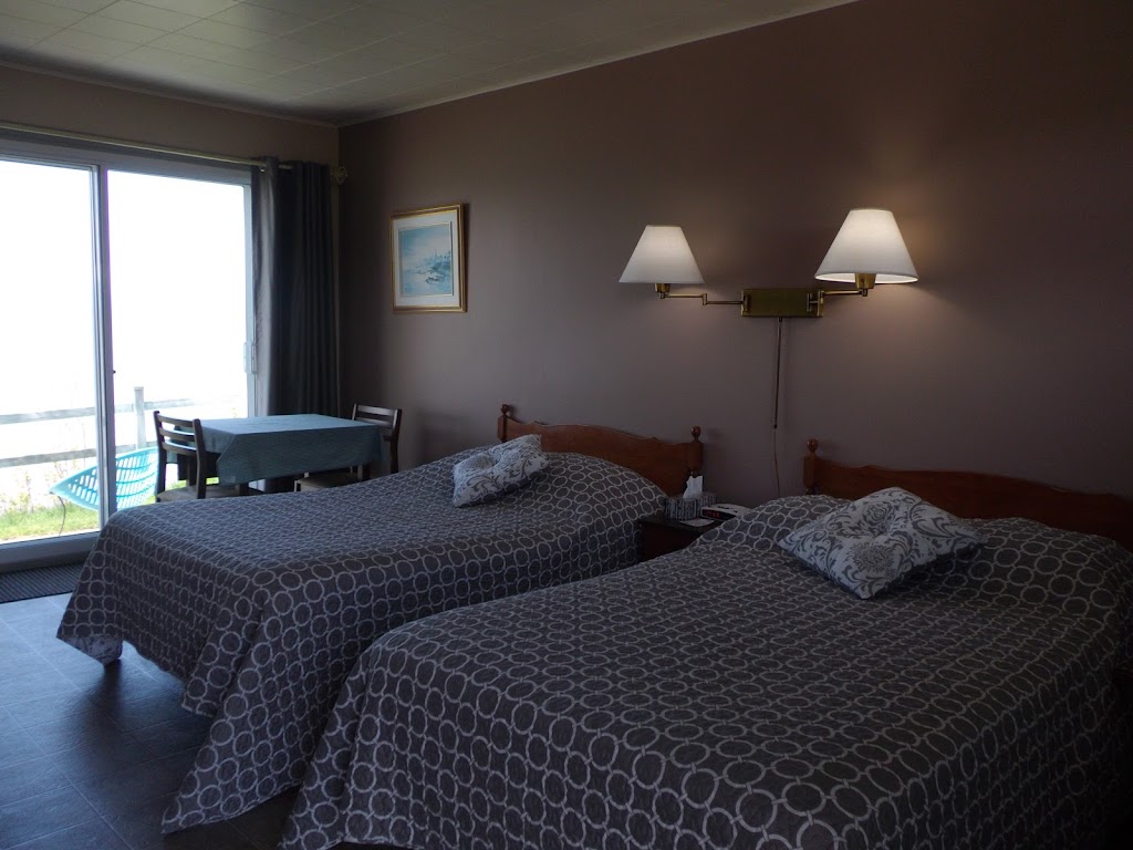 Motel Cap Blanc | 300 Av. Morel, Kamouraska, QC G0L 1M0, Canada | Phone: (418) 492-2919