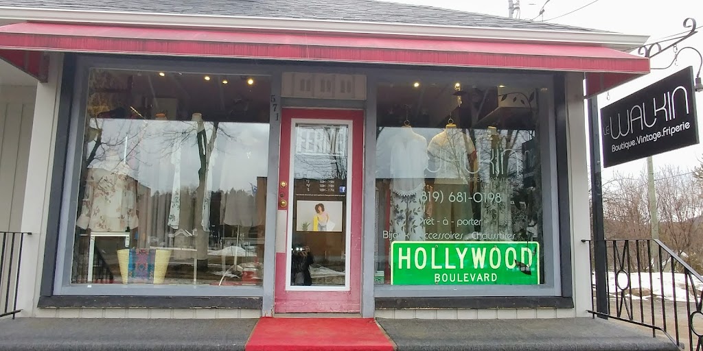 Le Walkin Boutique | 571 Rue Charbonneau, Mont-Tremblant, QC J8E 3H4, Canada | Phone: (819) 681-0198