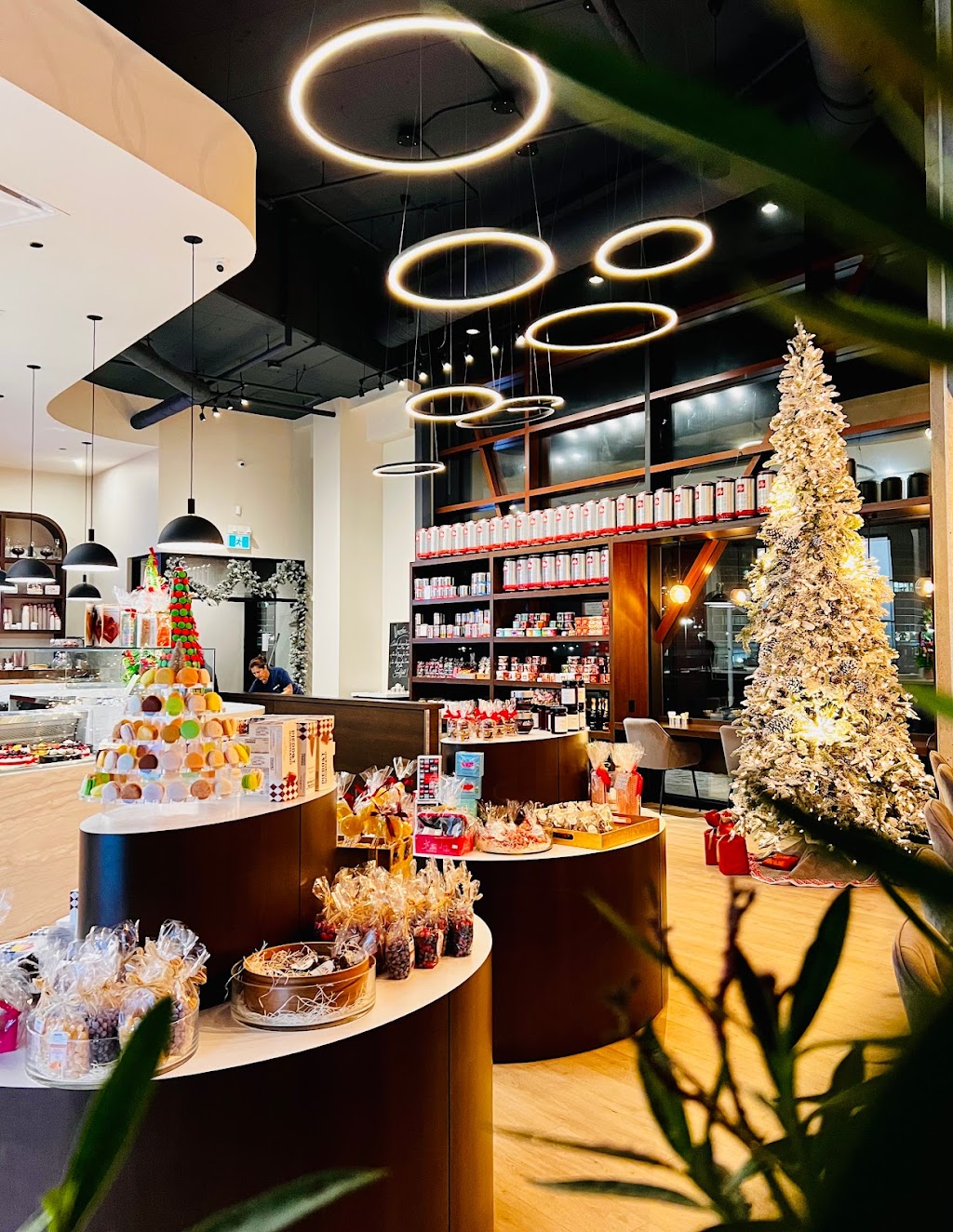 ÔFauria | 3417 Boul. le Carrefour, Laval, QC H7T 0M9, Canada | Phone: (514) 838-6621