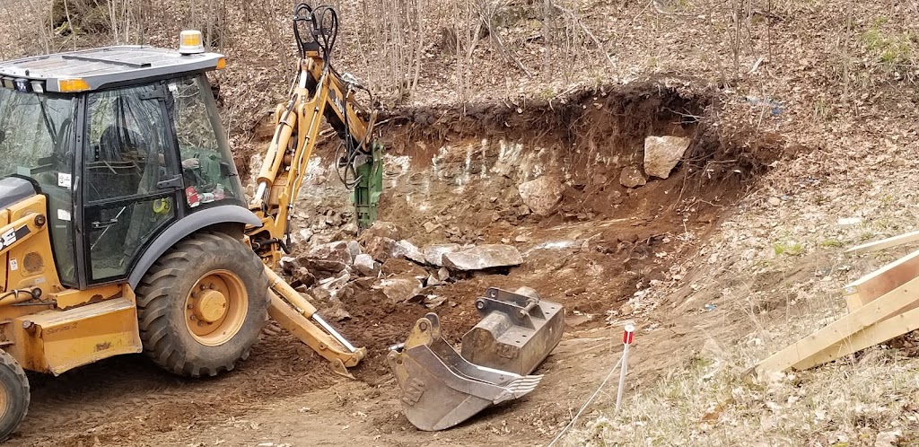 Haliburton Excavating | Lot 31, Keewaydin Rd, Minden Hills, ON K0M 2K0, Canada | Phone: (705) 935-8722