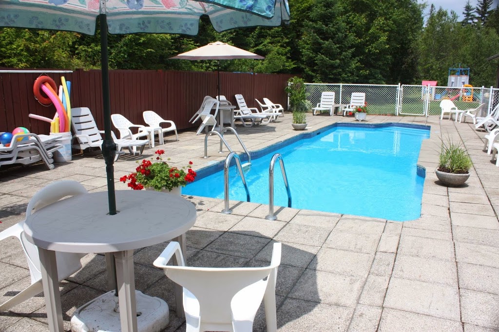 Motel Le Radisson de Val-David | 1480 QC-117, Val-David, QC J0T 2N0, Canada | Phone: (819) 322-2727