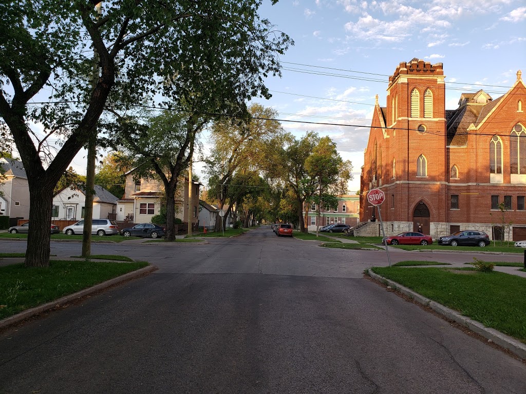 Salam Masjid مسجد | 294 Burrows Ave, Winnipeg, MB R2W 1Z6, Canada | Phone: (204) 342-5642