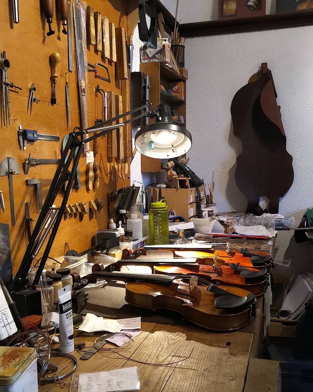 Olivier Pérot Luthier / La Maison du Violon | 3928 Rue St-Hubert, Montréal, QC H2L 4A5, Canada | Phone: (514) 845-2374