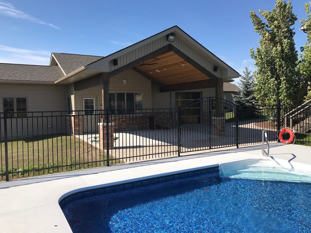 New Trend Fencing | 37 Lancaster St W, Kitchener, ON N2H 4T1, Canada | Phone: (519) 745-1300