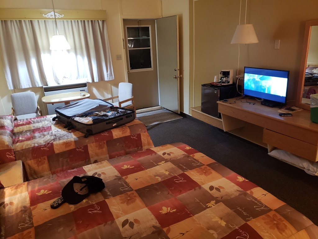Motel La Seigneurie | 708 Route de lÉglise, Saint-Jean-Port-Joli, QC G0R 3G0, Canada | Phone: (418) 598-3351