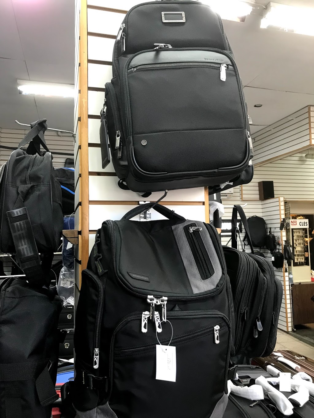 Bagages et cetera | 430 Rue Saint-Vallier O, Québec, QC G1K 1K8, Canada | Phone: (418) 529-3522