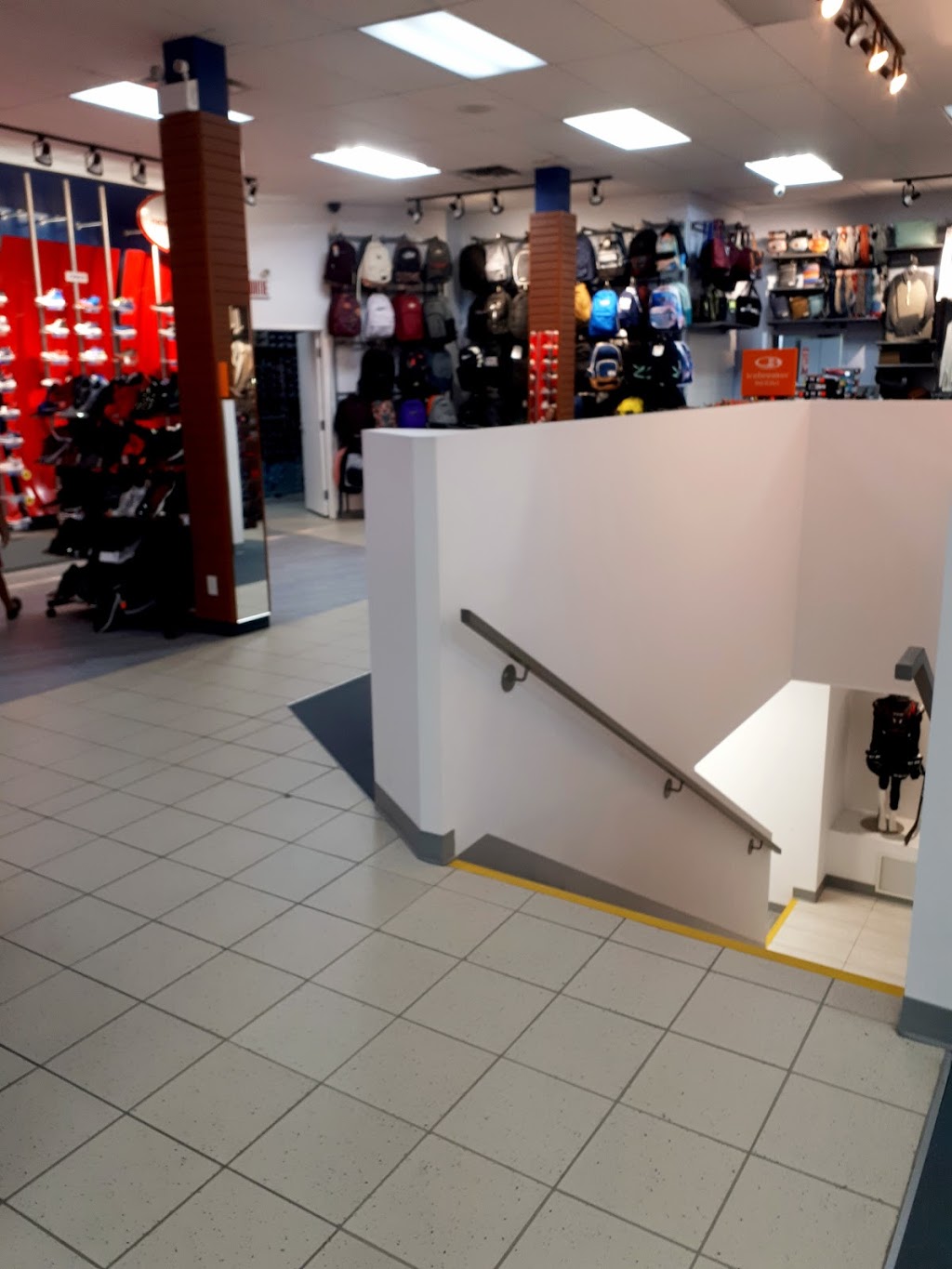 Sports Experts | 444 Avenue de Buckingham, Gatineau, QC J8L 2G7, Canada | Phone: (819) 986-7429
