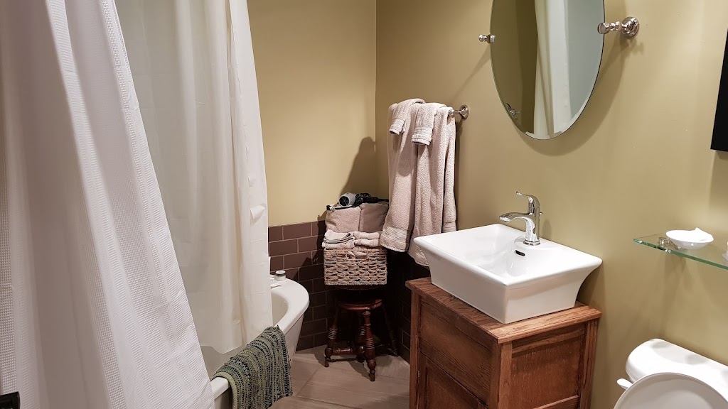 Country Encounters Accommodations | 7701 17 Ave, Coleman, AB T0K 0M0, Canada | Phone: (403) 563-5299
