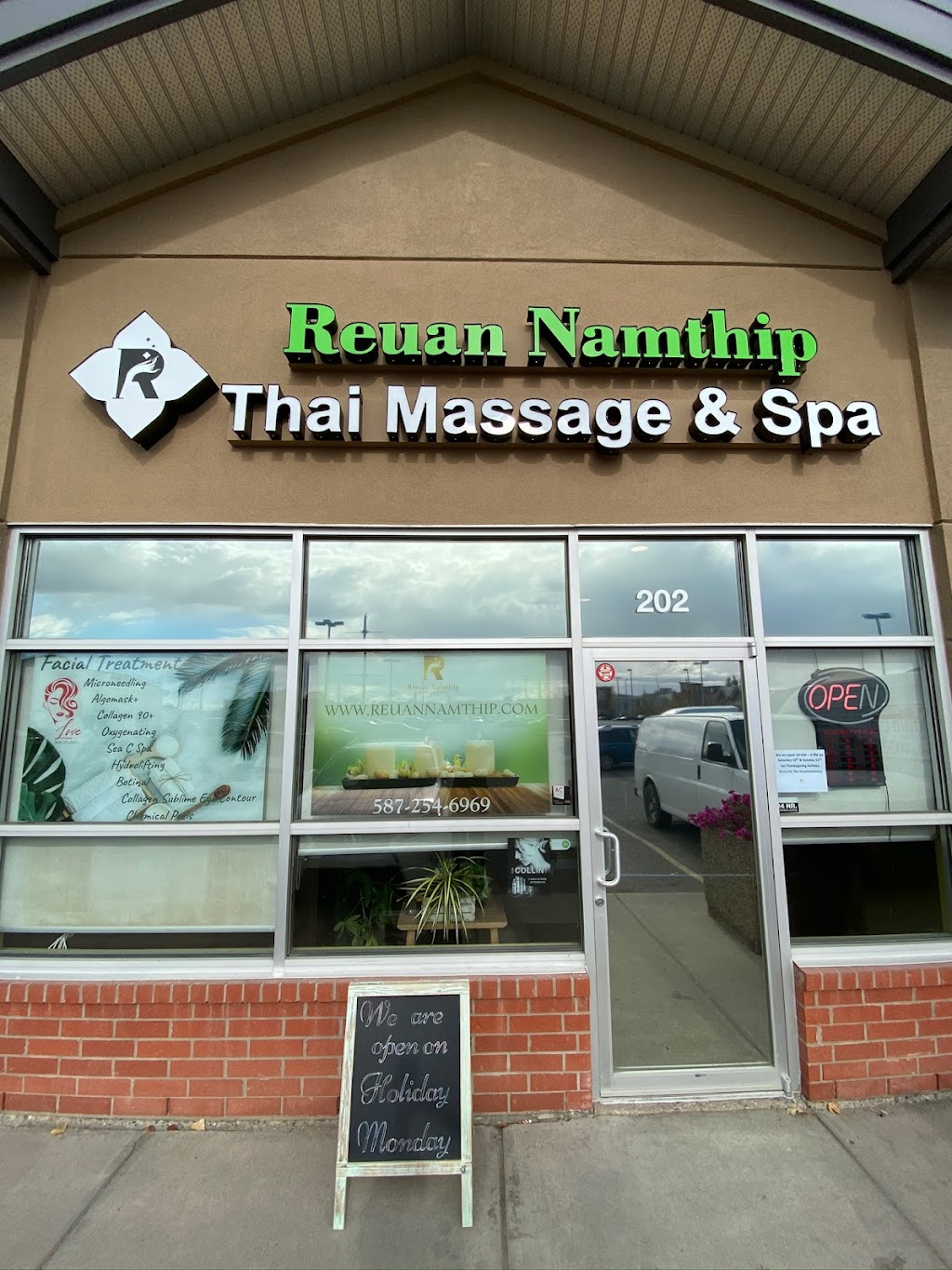 Love Skin Studio | 960 Yankee Valley Blvd Unit 202, Airdrie, AB T4A 2E4, Canada | Phone: (403) 888-7790