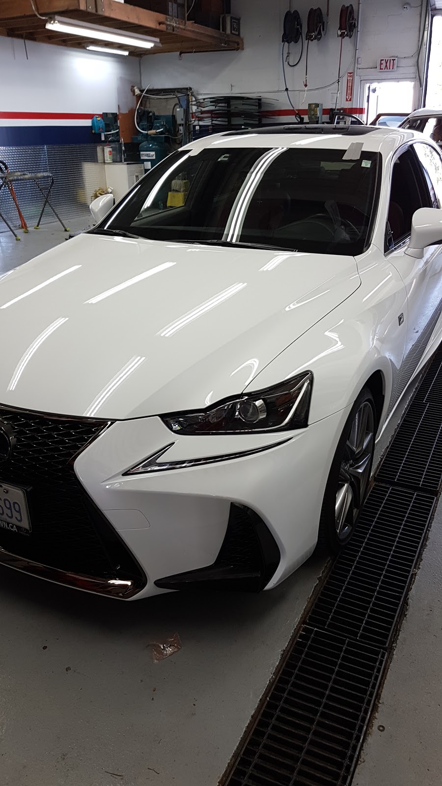 Woodchester Auto Glass Limited | 3111 Woodchester Dr, Mississauga, ON L5L 1J2, Canada | Phone: (905) 608-0035