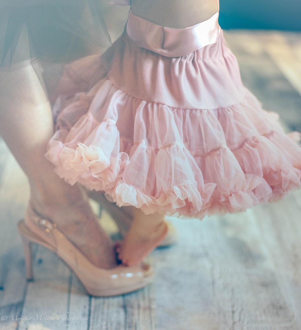 MonikaMotalaPhotography | 6 Mckee Ct, Aurora, ON L4G 0H7, Canada | Phone: (905) 715-0305