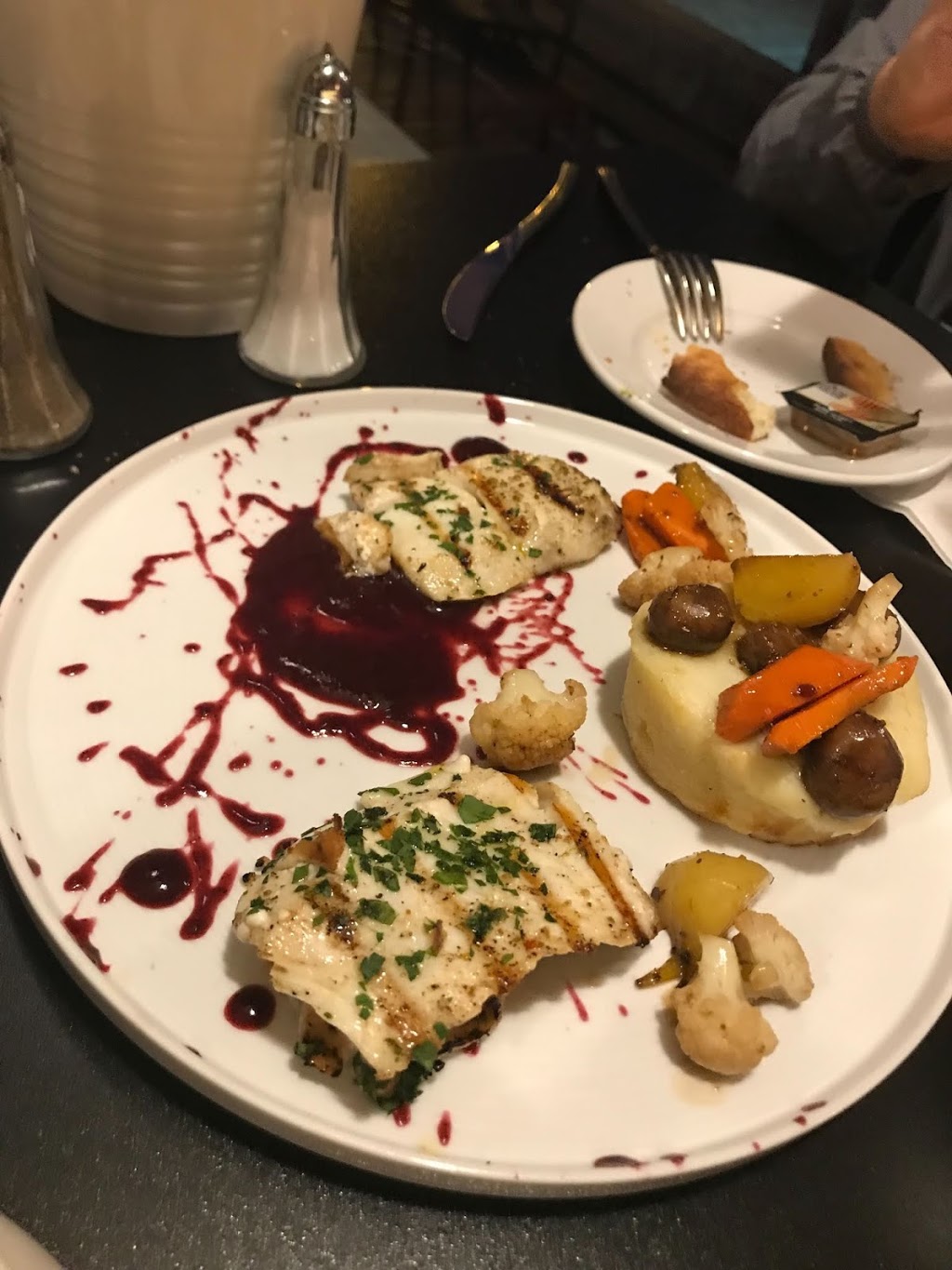 Bay Moorings Restaurant | 6330 Bay St, West Vancouver, BC V7W 3H5, Canada | Phone: (604) 921-8184