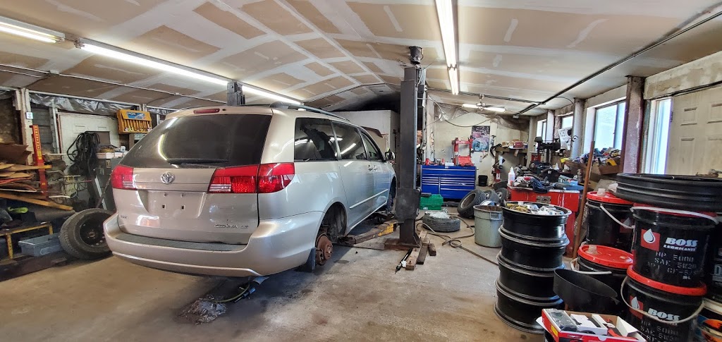 Auto Tech 2001 | 6818 ON-35, Coboconk, ON K0M 1K0, Canada | Phone: (705) 454-3590