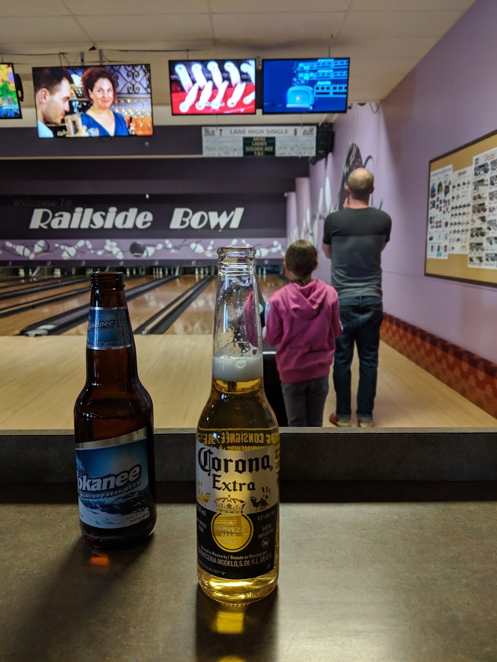 Railside Bowl | 4505 50 Ave, Sylvan Lake, AB T4S 1W2, Canada | Phone: (403) 887-5303
