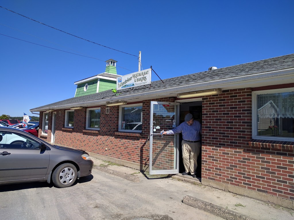 Island View Restaurant | 6301 Nova Scotia Trunk 3, Western Shore, NS B0J 3M0, Canada | Phone: (902) 627-2513
