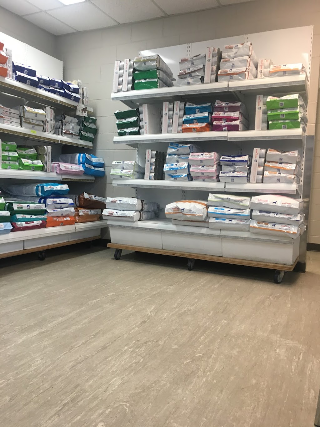 Macleod Trail Animal Hospital | 8910 Macleod Trail SE, Calgary, AB T2H 0M4, Canada | Phone: (403) 255-1168