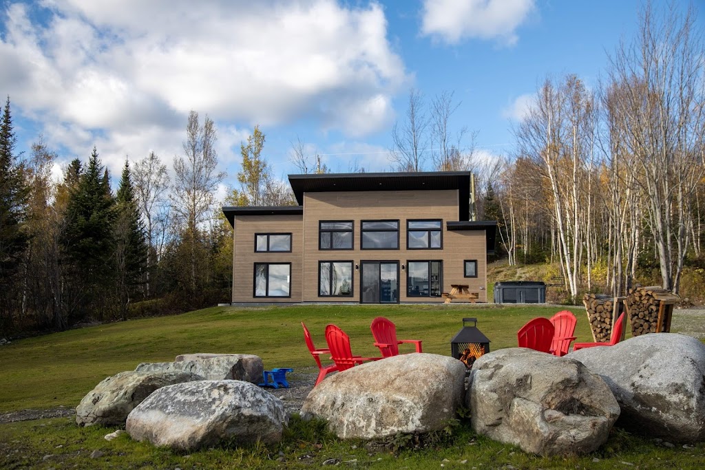 Chalet Malamut | 115 Chem. Roi-du-Mont, Woburn, QC G0Y 1R0, Canada | Phone: (819) 544-9662