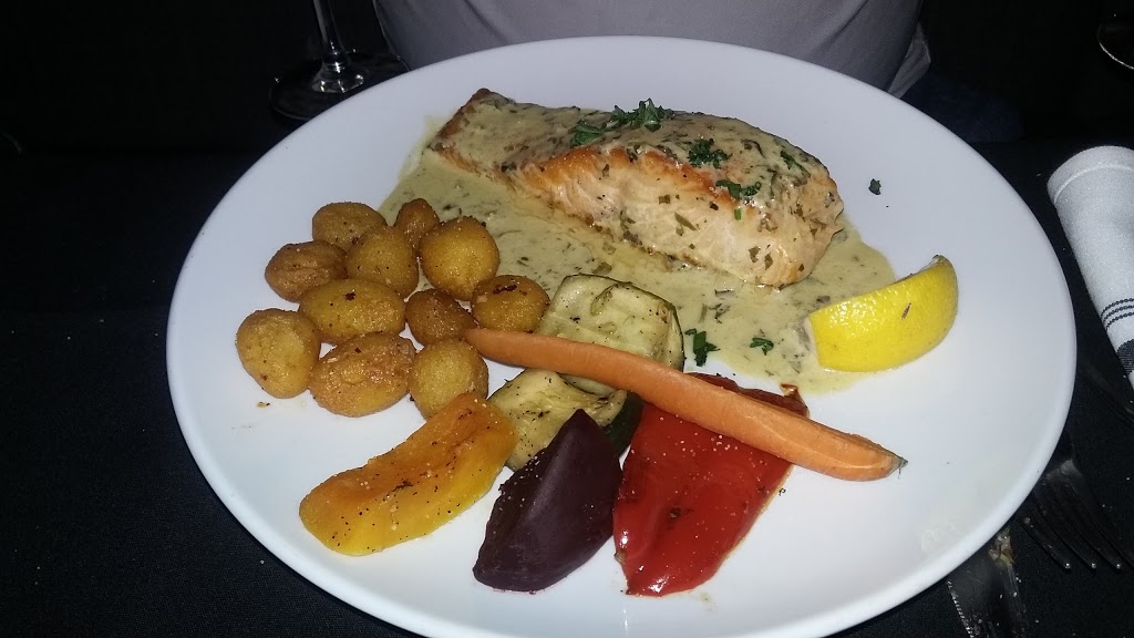 Comme Chez Soi - Restaurant & Auberge | 3219 Rue Principale O, Magog, QC J1X 0J6, Canada | Phone: (819) 868-2233