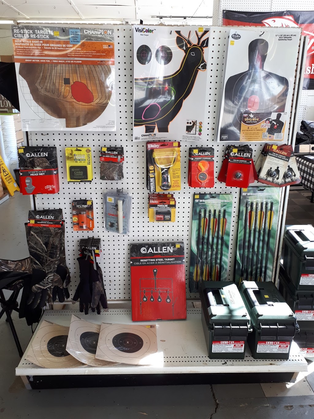 The Crappie Store | 102 Metcalfe Ave W, Dresden, ON N0P 1M0, Canada | Phone: (519) 683-4363