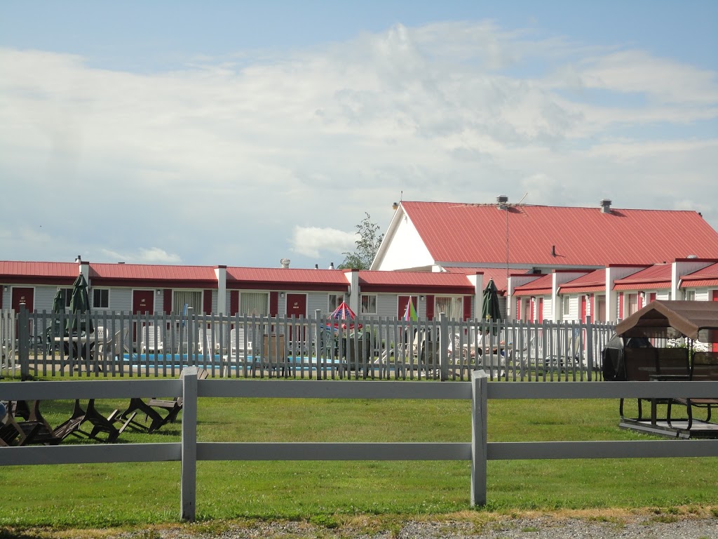 Motel-La Pente Douce Inc | 1787 Chemin de la Rivière aux Cerises, Magog, QC J1X 3W3, Canada | Phone: (819) 843-1234