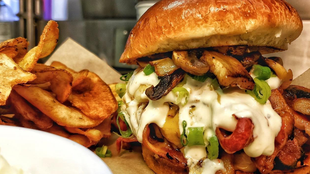 The Nelson Street Pub | 207 Nelson St, Pembroke, ON K8A 3N1, Canada | Phone: (613) 631-0255