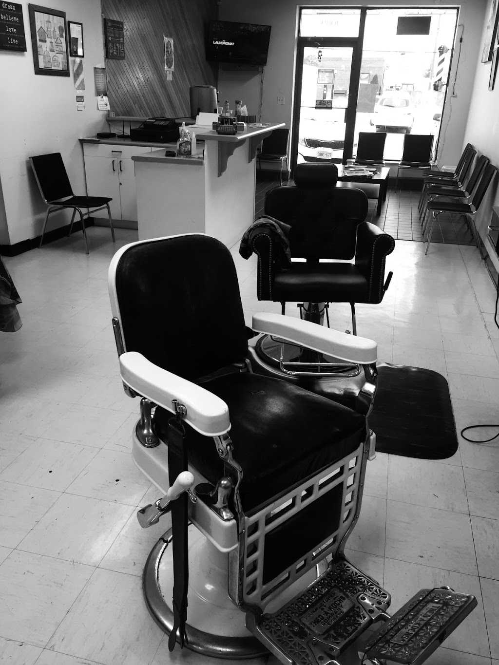 Gentlemen first barber shop | 1089 Lauzon Rd, Windsor, ON N8S 3M8, Canada | Phone: (519) 992-0082