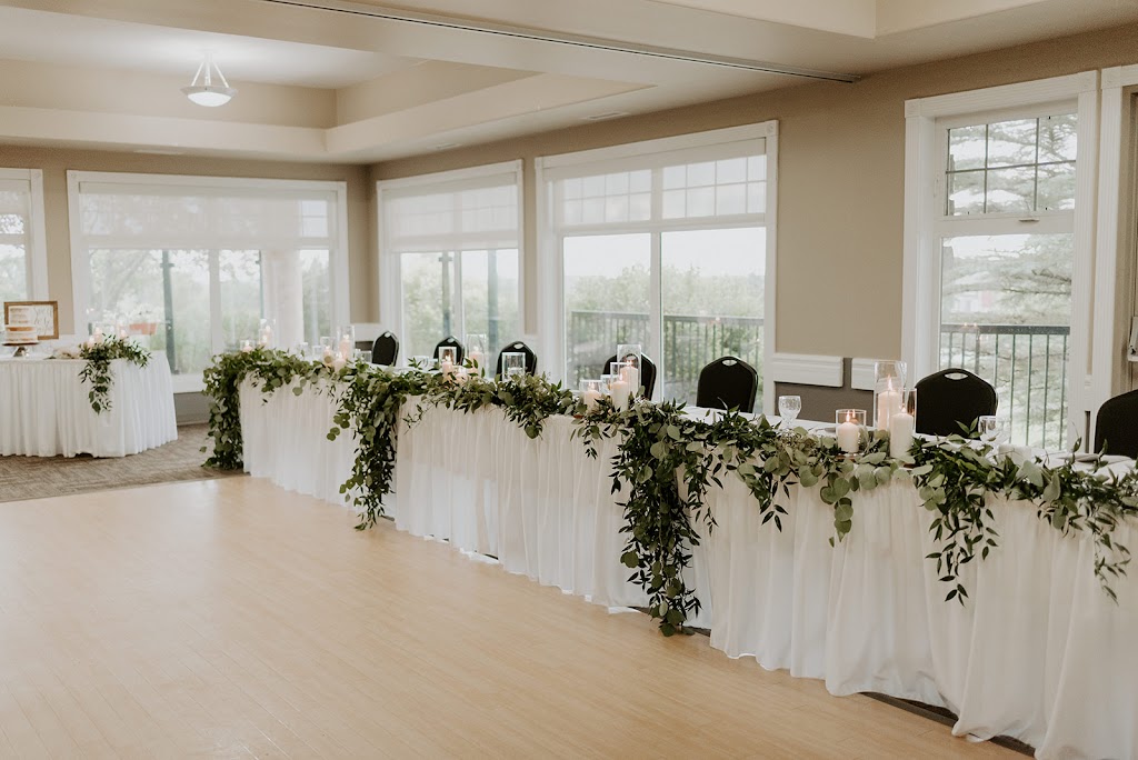 Coloniale Golf Club | 10 Country Club Dr, Beaumont, AB T4X 1M1, Canada | Phone: (780) 929-4653