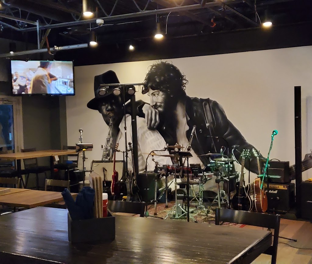 The Waterloo Kitchen and Bar | 3975 17 Ave SW, Calgary, AB T3E 0C3, Canada | Phone: (403) 455-5850