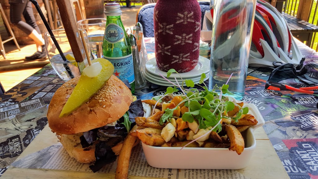 Restaurant Le Vieux Saint-Mathias | 284 Chemin des Patriotes, Saint-Mathias-sur-Richelieu, QC J3L 6A3, Canada | Phone: (450) 658-5613